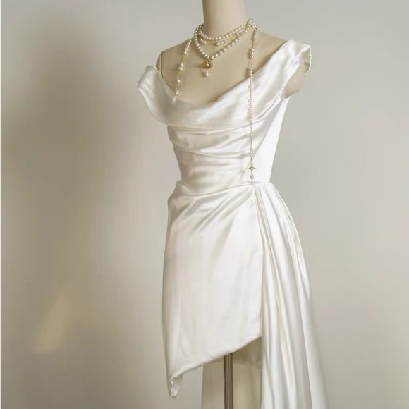 Petite off shoulder high-low hem dress white elegant
satin bridal wedding - Picture 4 of 4